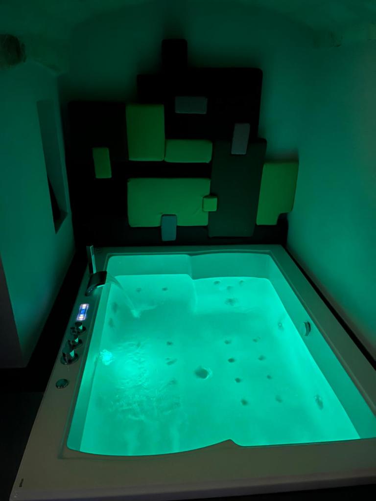 Jacuzzi SUITE con Caminetto La stratodda Appartamento privato vicino al MARE e OSTUNI photo 1