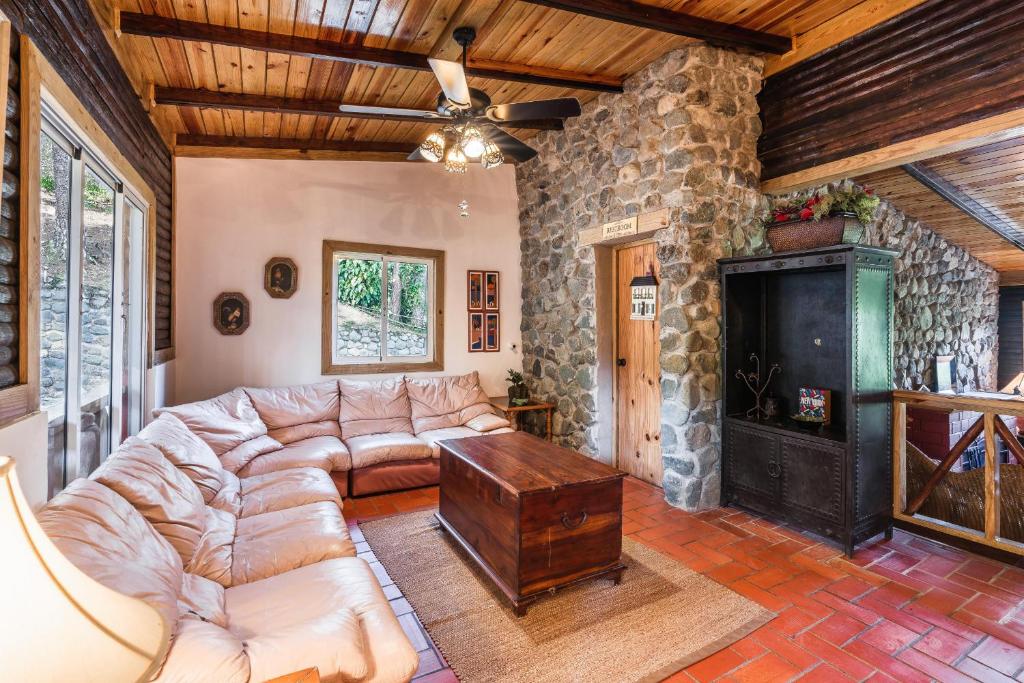 Splendid Arroyo Frio 4BR Rustic Villa photo 1