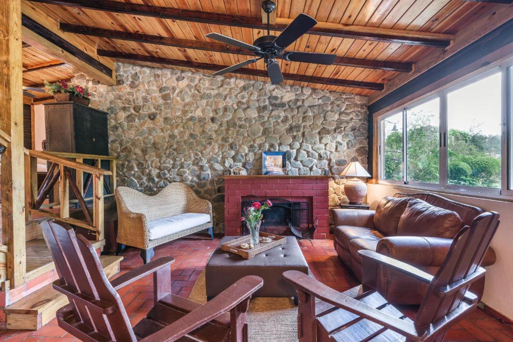 Splendid Arroyo Frio 4BR Rustic Villa photo 4