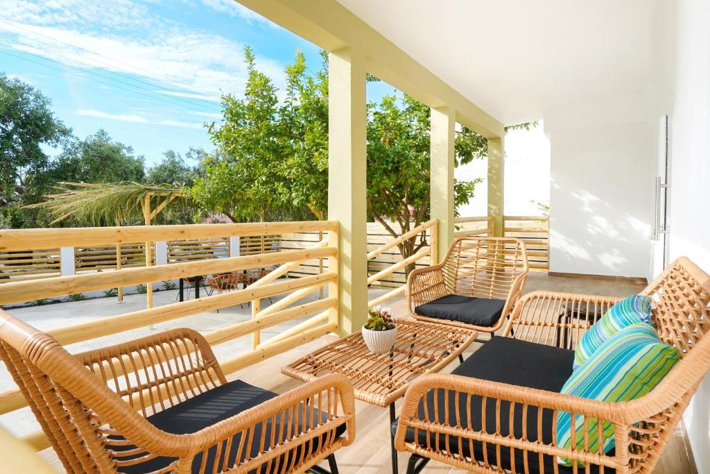 Villa lemon leaf photo 2