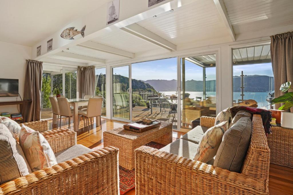Kaioruru View - Diamond Harbour Holiday Home photo 3