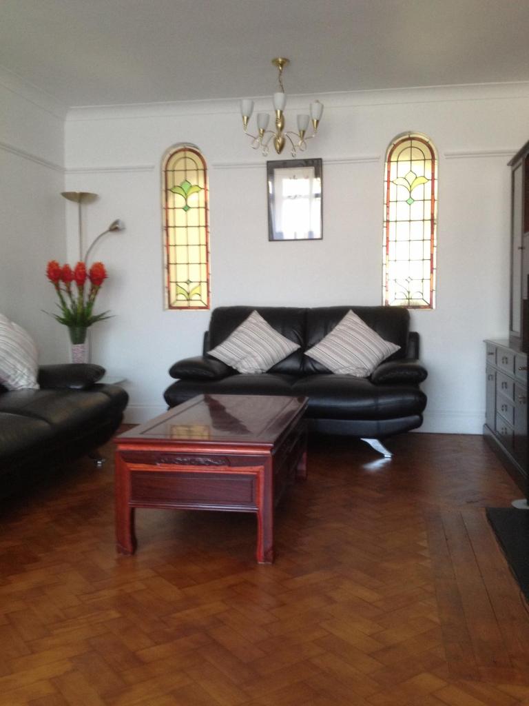 LA B and B Guest Accommodation - Tap to explore photos