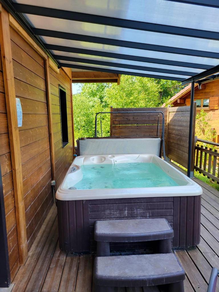 Chalet de 3 chambres avec jacuzzi jardin amenage et wifi a Xonrupt Longemer a 5 km des pistes photo 1