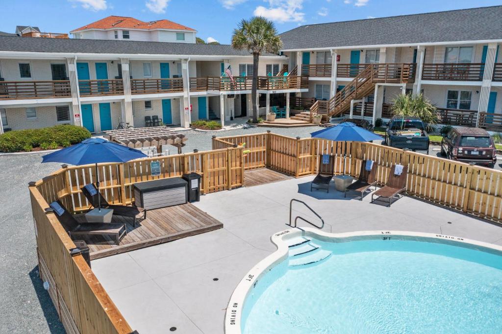 The Beach House Motel & Suites image