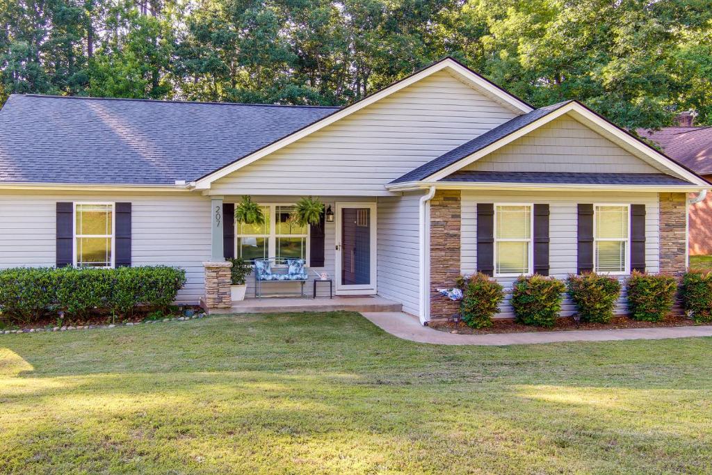 Anderson Lakefront Vacation Rental with Boat Dock! photo 2