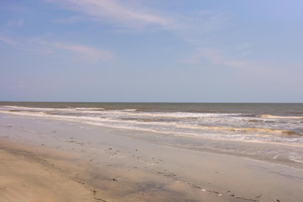 Colorful Jekyll Island Getaway - Walk to Beach photo 2