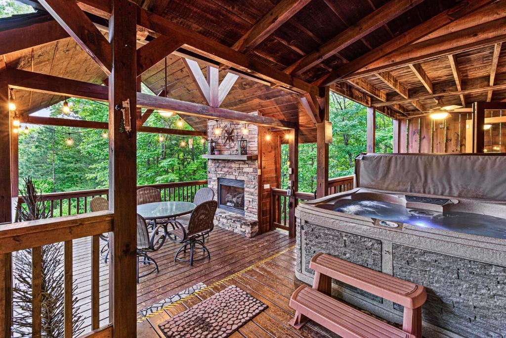 Incredible Views! - Pet Friendly - Aska Adventure Area - Bearfoot Bungalow image