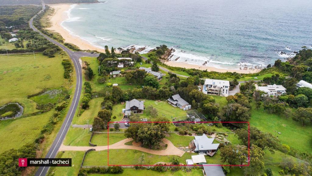 Baraga Sanctuary holiday house, Bermagui Barragga Bay Linen & Wifi Provided photo 1
