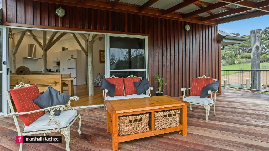 Baraga Sanctuary holiday house, Bermagui Barragga Bay Linen & Wifi Provided photo 2