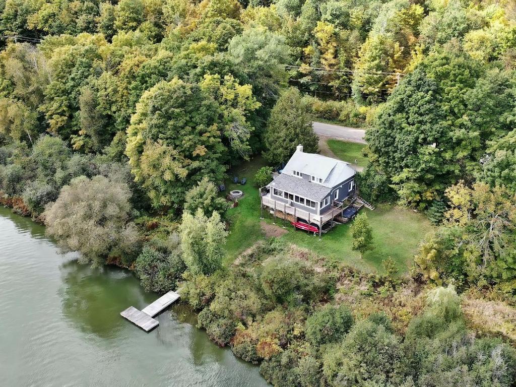 The Mandeville Rustic Chalet Lake Access + Jacuzzi