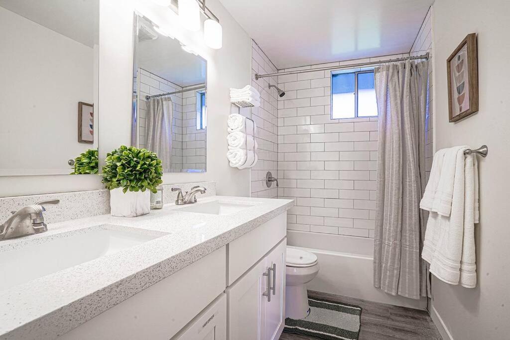 Spacious 4BR Home - 5 min to SeaTac Airport photo 3