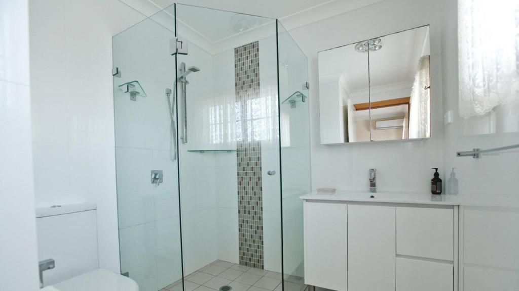 Salt water villa Bermagui Four bedroom central location with Wifi photo 3