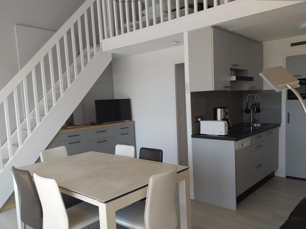 Appartement Arzon, 2 pièces, 6 personnes - FR-1-639-36 photo 1