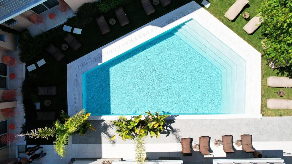 Saronis Suites photo 2