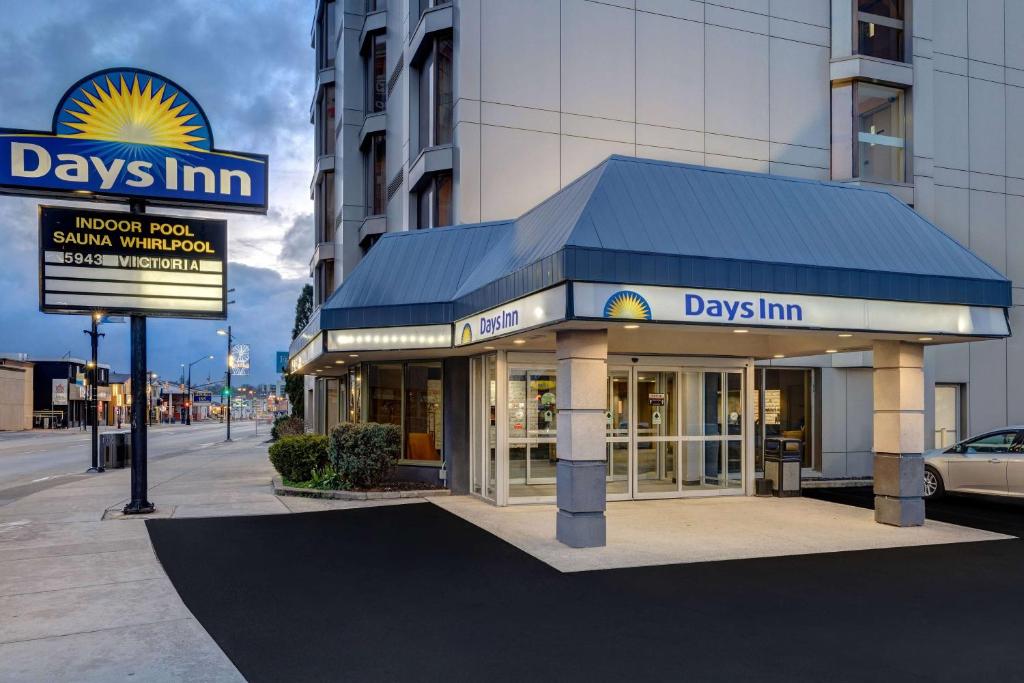 Days Inn by Wyndham Niagara Falls Near The Falls photo 1