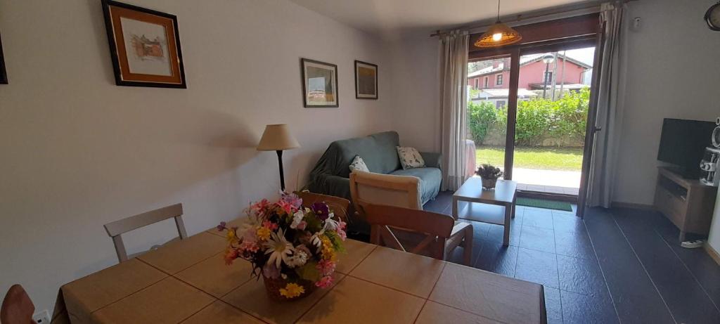 Gestiona2R - Apartamento la Piruca con jardin, ideal familias - Tap to explore photos