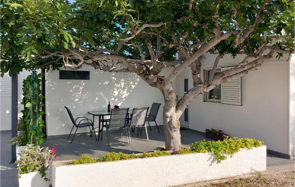 Nice Apartment In Razanac With 2 Bedrooms And Wifi