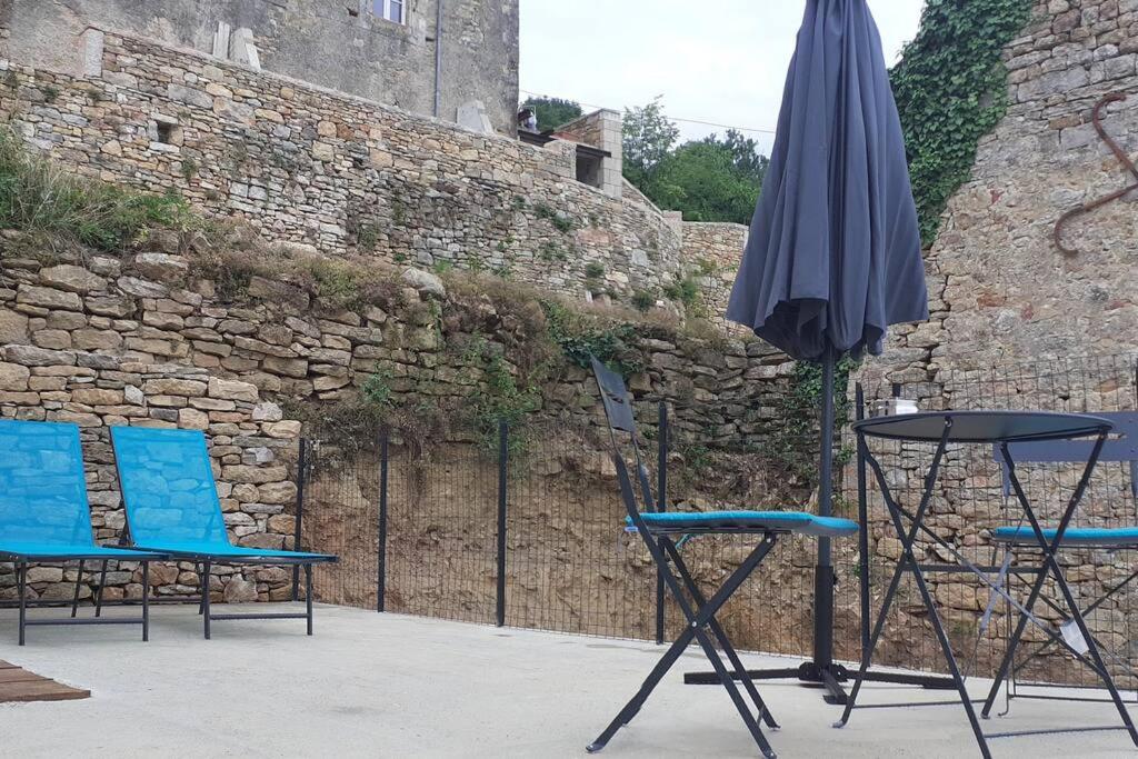 Gite romantique avec jacuzzi et piscine chauffée photo 1