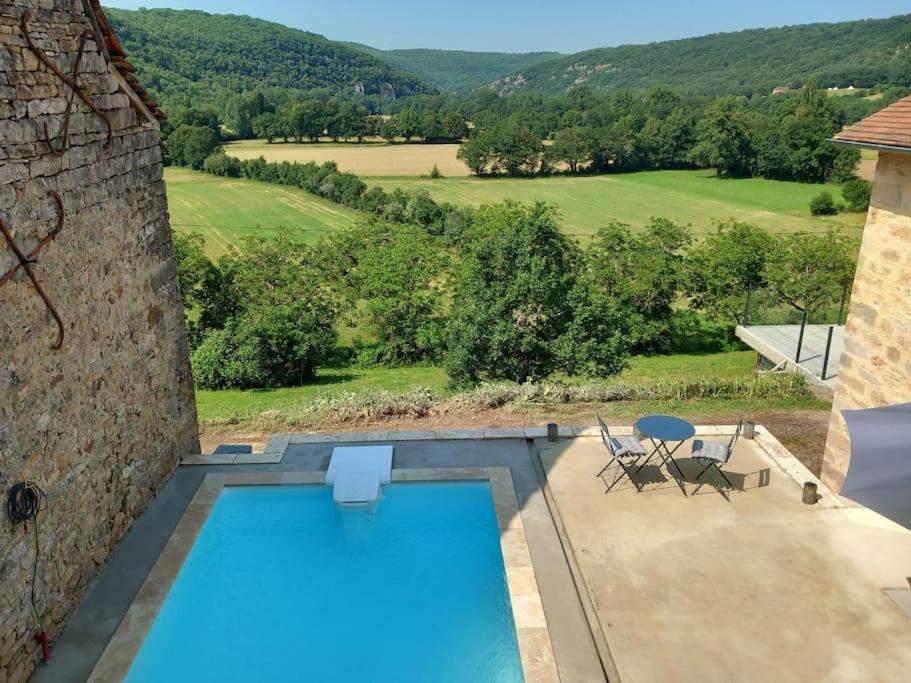 Gite romantique avec jacuzzi et piscine chauffée photo 2