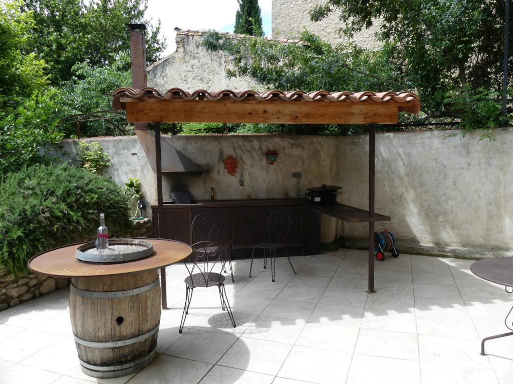 LIMOUX RIVERSIDE GARDENs photo 2