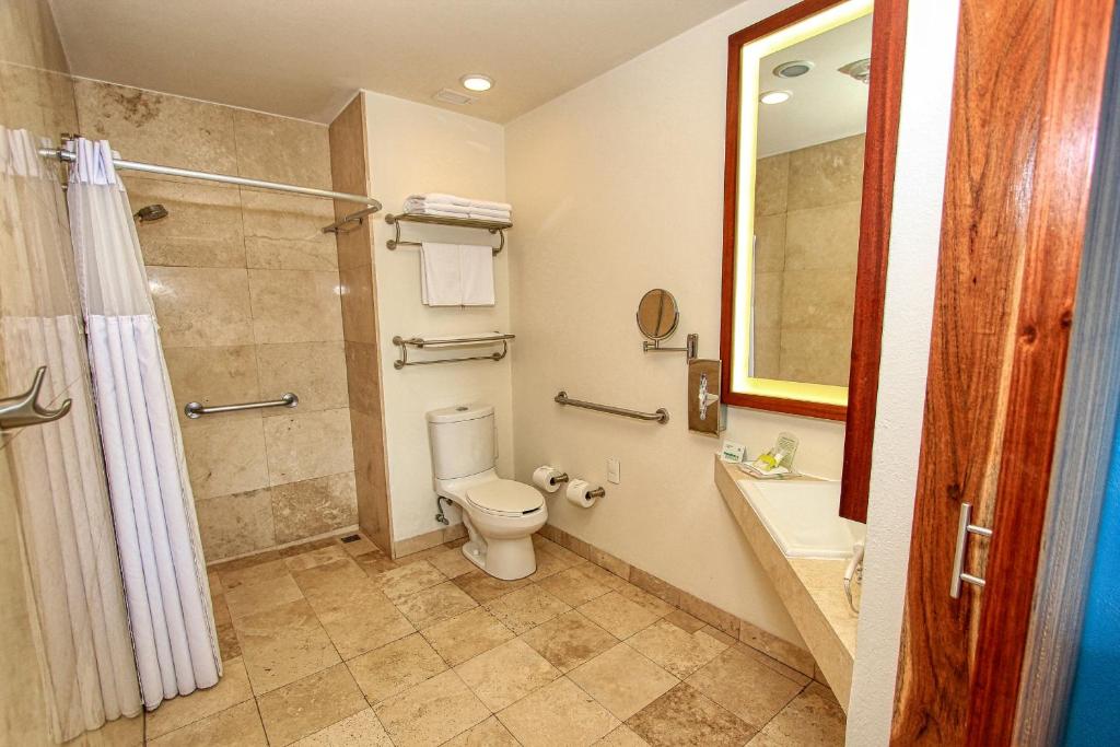 Holiday Inn Huatulco, an IHG Hotel photo 3
