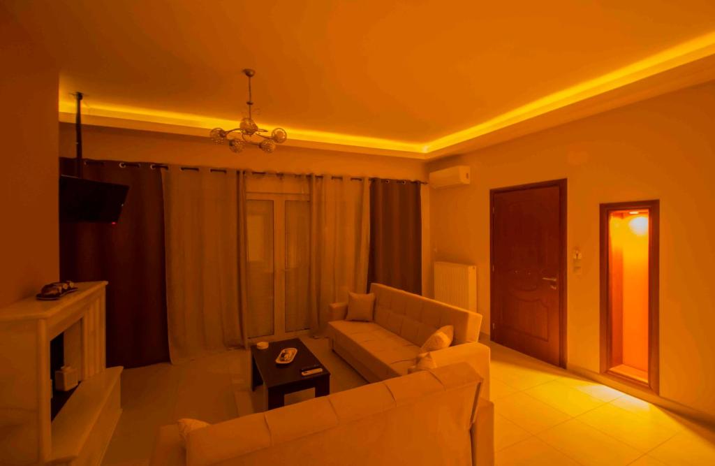 CAMARES HOME Laconian Collection photo 3