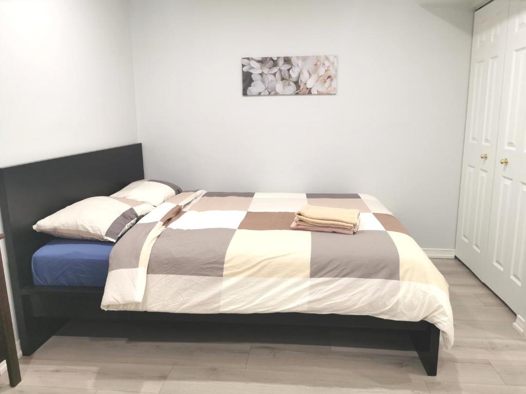 Perfect location comfort private house lower level 2 bedroom unit photo 3