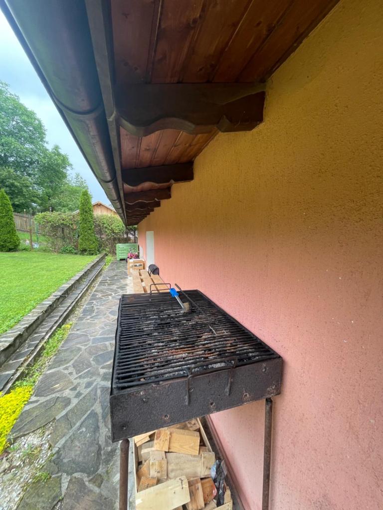 Locuința extraodinară cu șemineu ,grădina , foișor photo 2