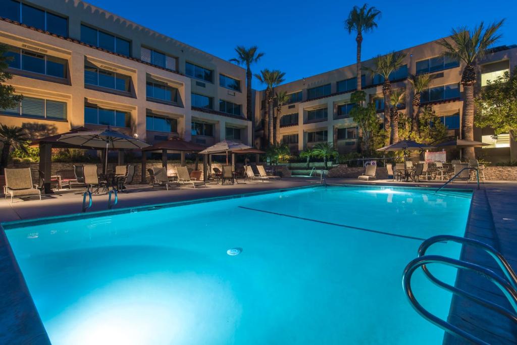 Grand Vista Hotel image