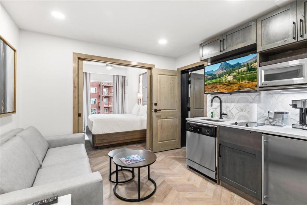 Ski in/out at Westgate, Remodeled Studio, Resort amenities, Multiple Pools, Spa and Restaurant 4503B image