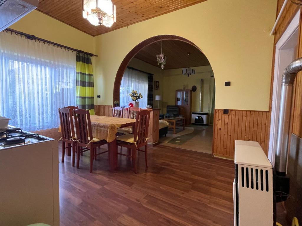 Ravasz Apartman photo 4