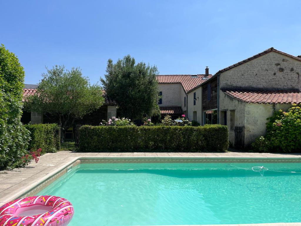 Chambres de charme avec jardin et piscine