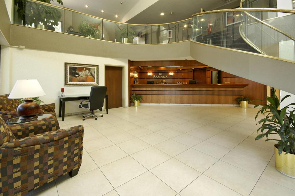 Ramada by Wyndham Bettendorf photo 2