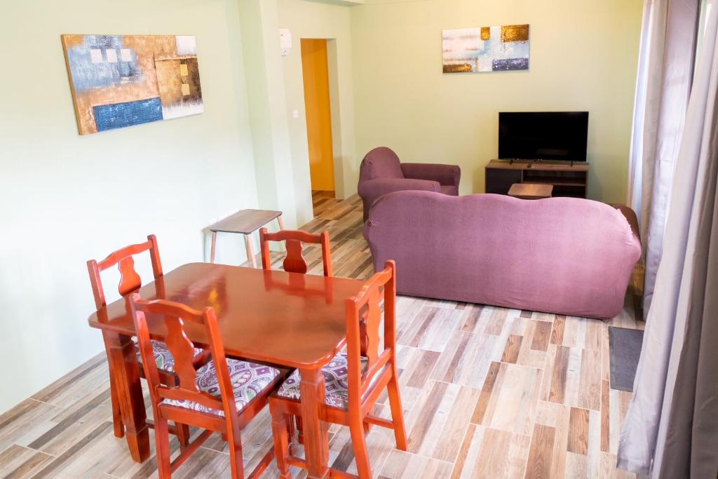 Golden Palms Apartment photo 2