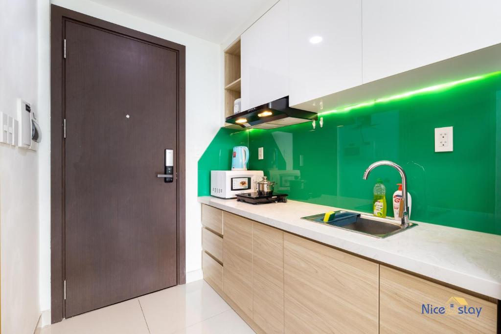 Airport Homestay- Luxury Studio- Free GYM- POOL- BBQ