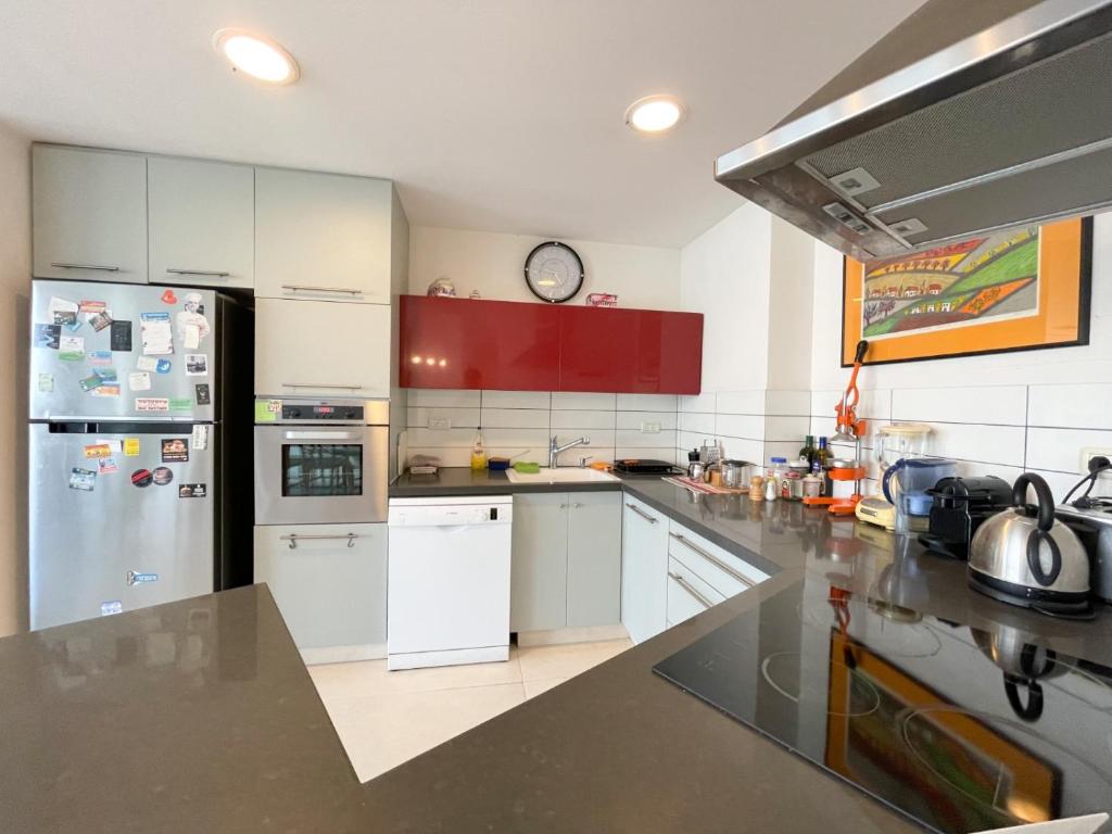Spacious cosy & renovated flat in central Tel Aviv photo 4