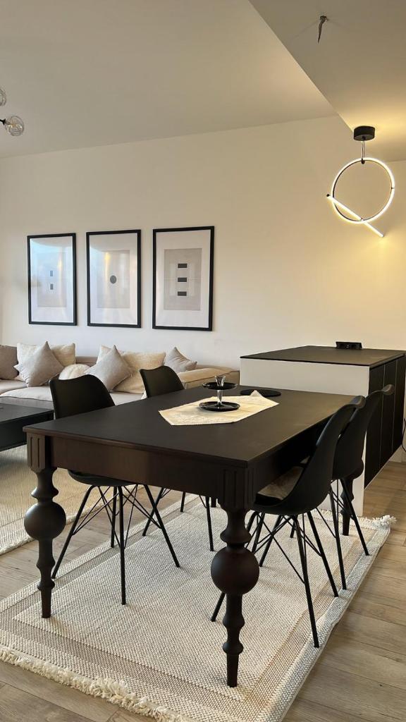 Modern, City/Industrial Style photo 3
