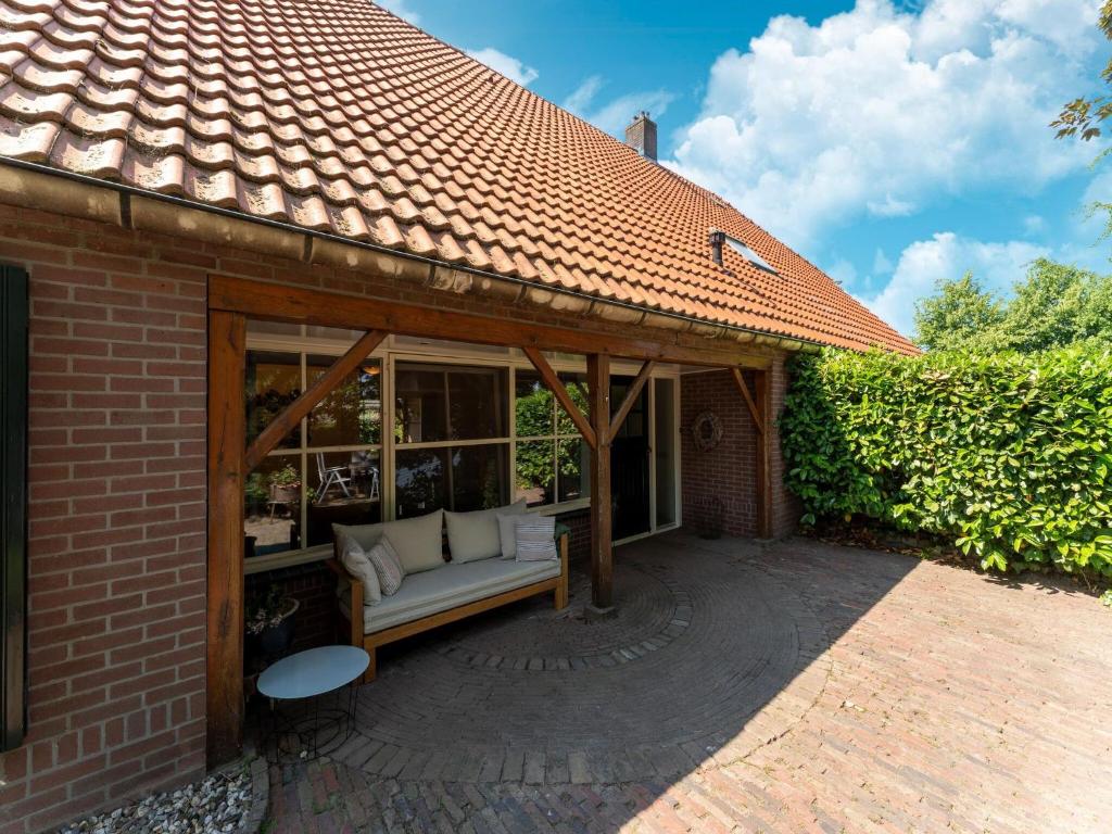 Comfortable house with a large garden and parking in the Achterhoek photo 2