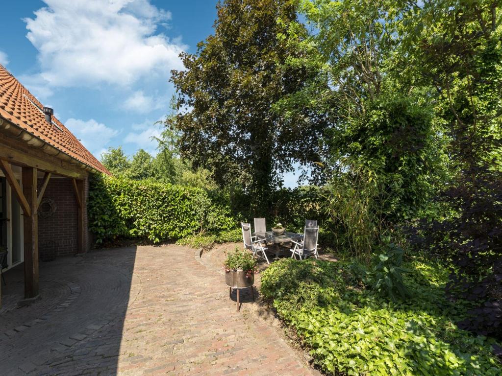 Comfortable house with a large garden and parking in the Achterhoek photo 1