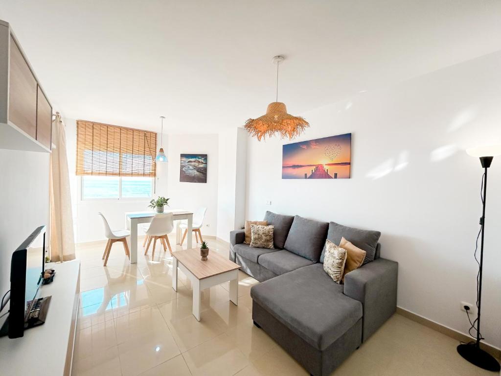 Apartment on the 1st line of the Sabinillas beach with sea views photo 1
