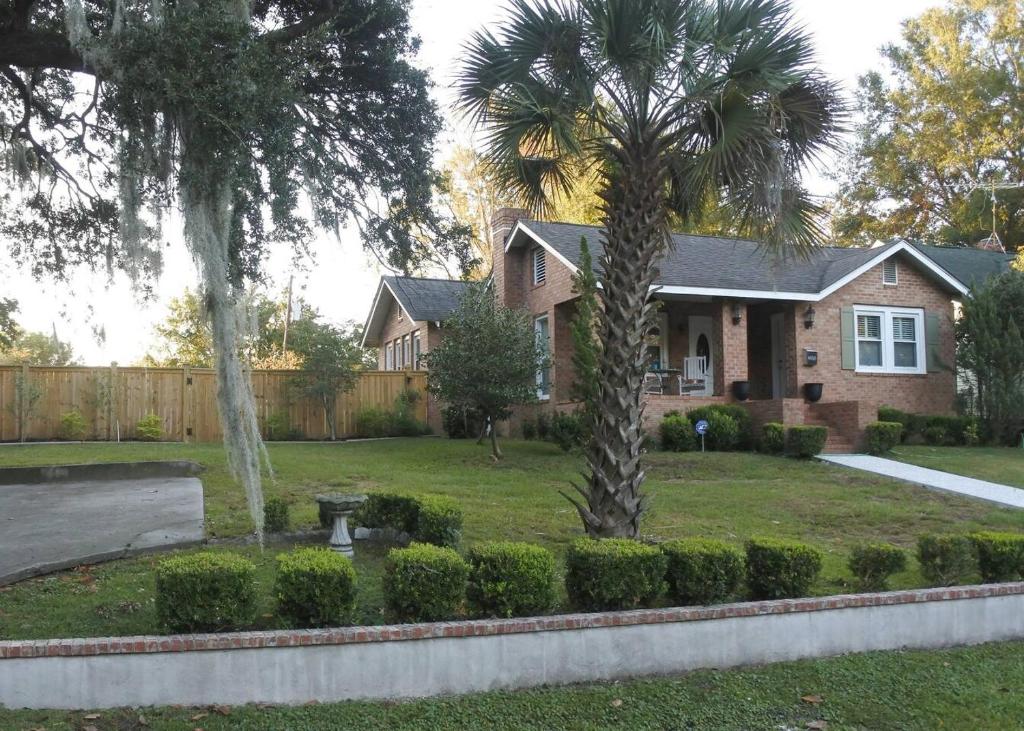 Home On The Hill - Near EVERYTHING Charleston photo 2