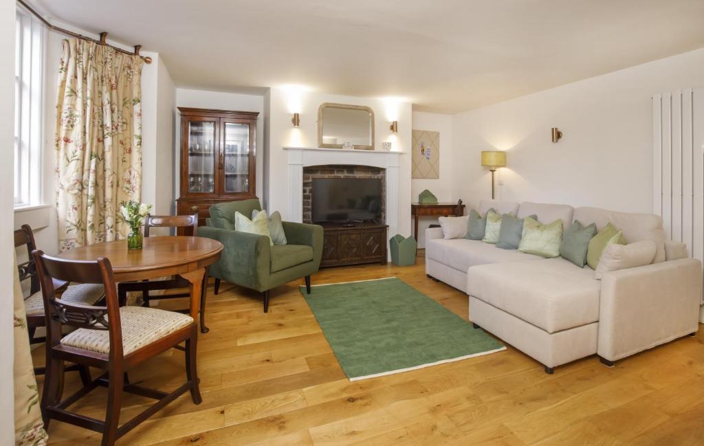 The Garden Square, York flat - for up to 4 people