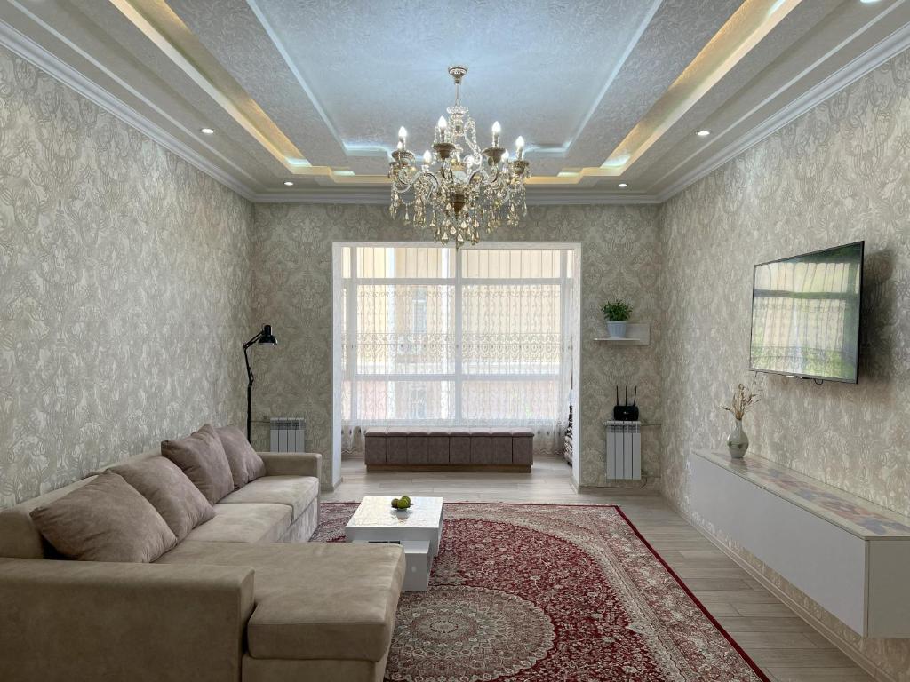 Large modern apartment mix style photo 1