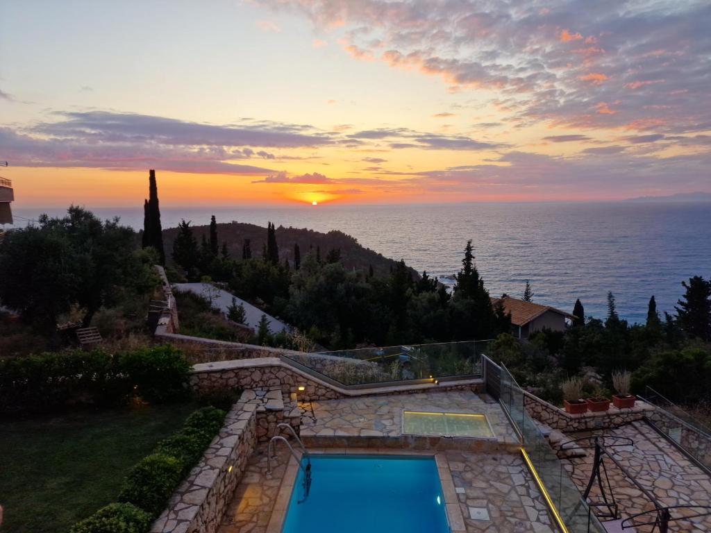 Villa Thetis with pool where the sunsets fade away photo 3