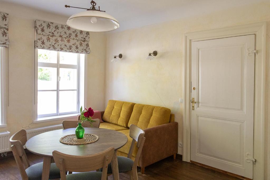 Allee Apartments photo 2