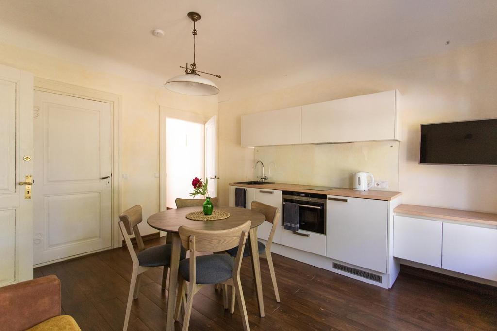 Allee Apartments photo 3