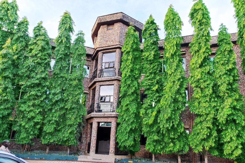 DISCOVERY COURTS HOTEL