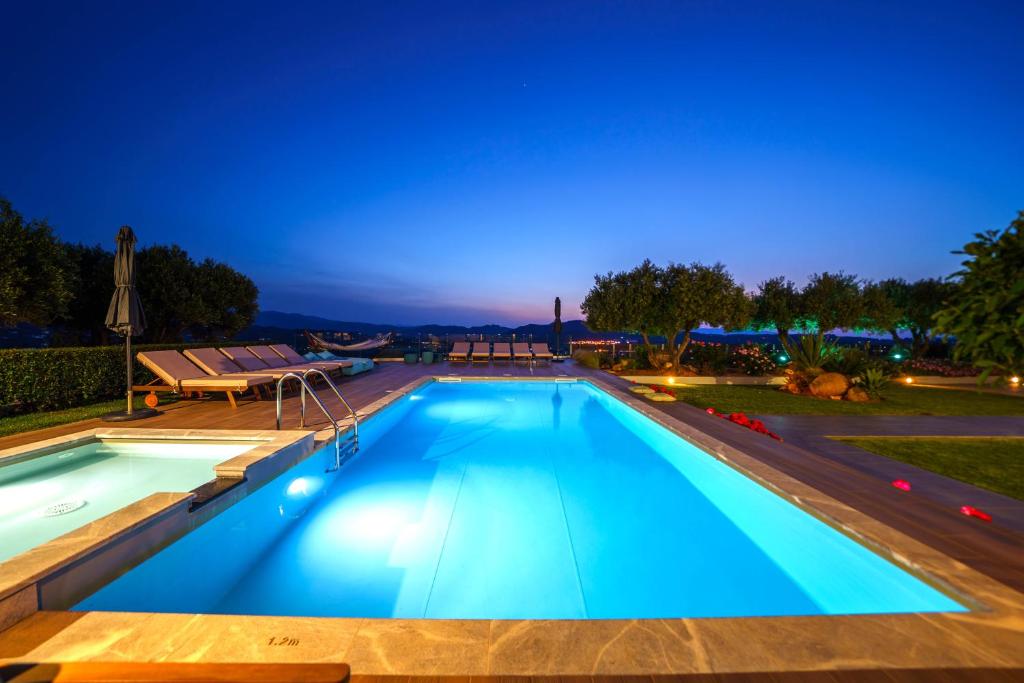 Mythic Olive One floor villa-Amazing View-Heated Poll photo 3