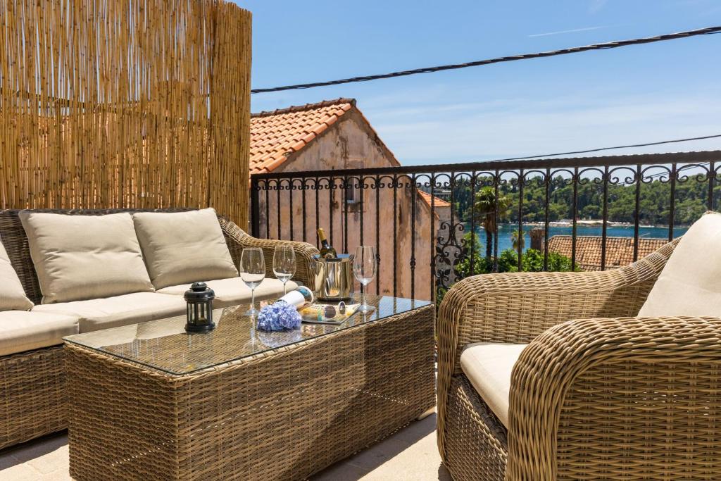 Cozy stone house with lovely view in Cavtat centre photo 1
