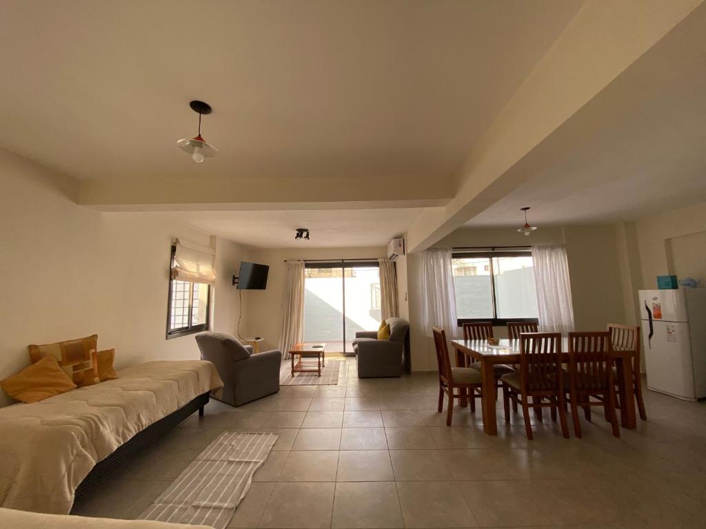 Excepcional apartamento, con patio cochera y parrilla en el centro